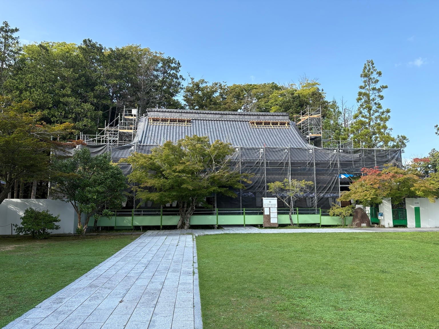 Exterior of a temple building at Sojiji Soin undergoing restoration, surrounded by scaffolding and protective sheeting